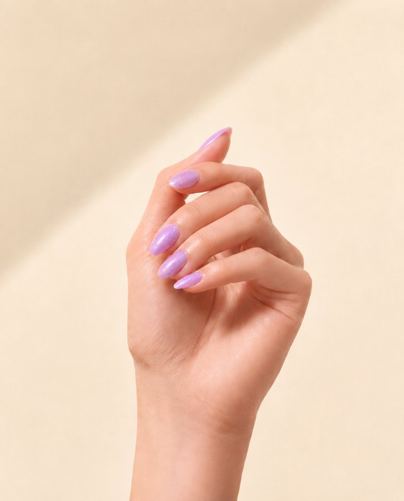Nägel im Sonnenlicht — die Farbe wechselt